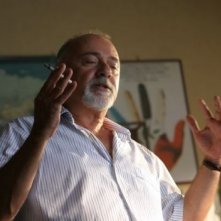 Giorgio Faletti è il prof. Carogna in Notte prima degli esami