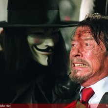 Hugo Weaving e John Hurt in V for Vendetta