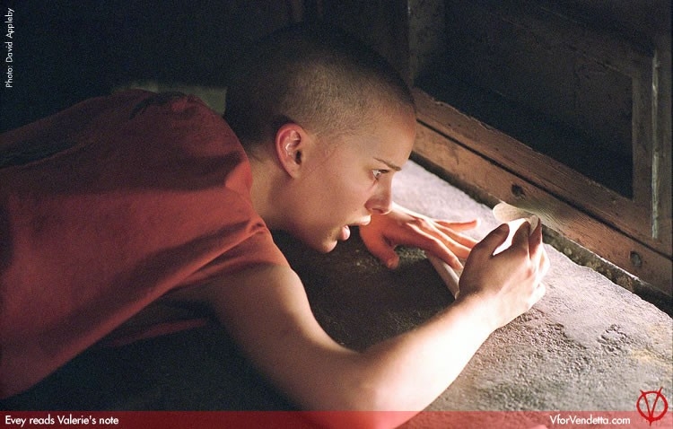 Natalie Portman in una scena di V for Vendetta