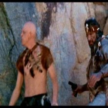 Michael Berryman e James Whitworth in una scena di LE COLLINE HANNO GLI OCCHI