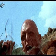 Michael Berryman in una scena di LE COLLINE HANNO GLI OCCHI