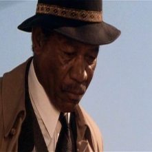 primo piano di Morgan Freeman in una scena di SEVEN