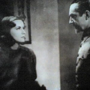 Greta Garbo e Bela Lugosi in una scena di NINOTCHKA