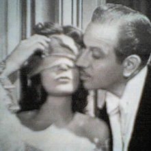Greta Garbo e Melvyn Douglas in una scena di NINOTCHKA