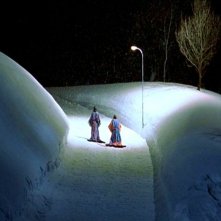 Miho Kanno e Hidetoshi Nishijima in una scena di Dolls diretto dal giapponese Takeshi Kitano