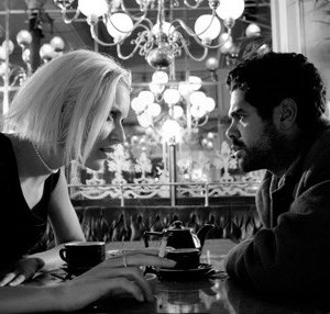 Jamel Debbouze e Rie Rasmussen in Angel-A