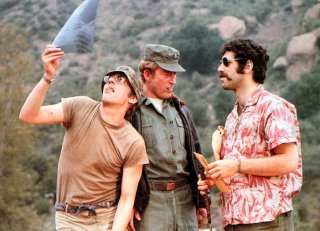 Donald Sutherland e Elliott Gould in MASH