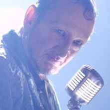 Robert Englund in una scena di Dance of the Dead