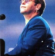 Il cantante Elton John