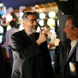 Il regista John Landis e Brian Benben sul set di Deer Woman