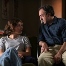 Silvio Orlando con Jasmine Trinca in una scena de Il caimano