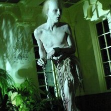 Una scena del film Cigarette Burns