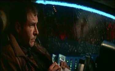 BLADE RUNNER: Harrison Ford in una scena del film