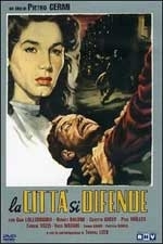 La locandina di La città si difende