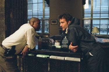 Denzel Washington e Clive Owen in una scena del film Inside Man