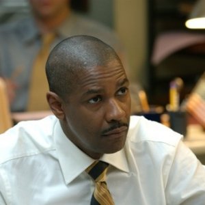 Denzel Washington in una scena del film Inside Man, diretto da Spike Lee