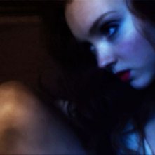 Lily Cole in una scena di Phantasmagoria