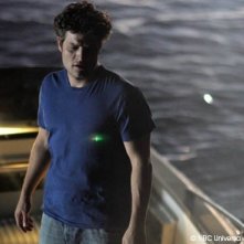 Jay R. Ferguson in una scena di Surface