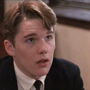 Ethan Hawke in una scena del film L'attimo fuggente