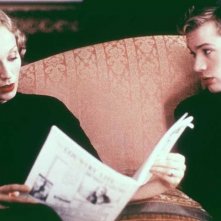 Kristin Scott Thomas e Ryan Phillippe in una scena di Gosford Park