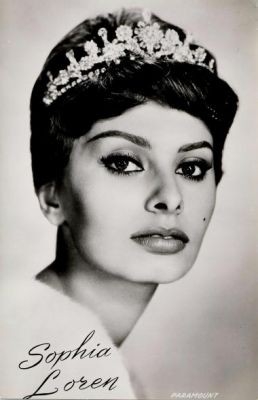 Sophia Loren 25200