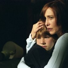 Alex Neuberger e Vera Farmiga in Running