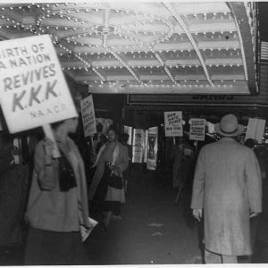 New York 1947: la NAACP protesta per la proiezione del film tacciato di presunti contenuti razzisti