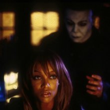 Michael Myers in azione in una scena di Halloween la resurrezione