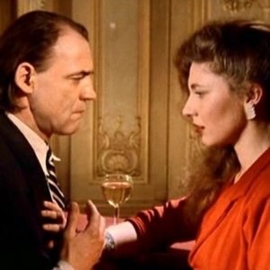 Solveig Dommartin e Bruno Ganz in una scena di IL CIELO SOPRA BERLINO