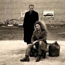 Otto Sander e Solveig Dommartin in una scena di IL CIELO SOPRA BERLINO