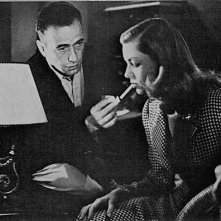 Humphrey Bogart con Lauren Bacall in una scena di IL GRANDE SONNO