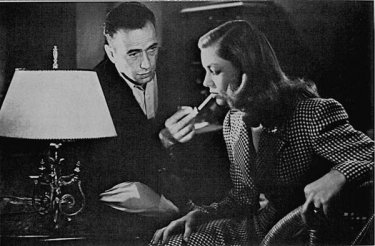 Humphrey Bogart con Lauren Bacall in una scena di IL GRANDE SONNO