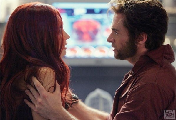 Famke Janssen e Hugh Jackman in una scena di X-Men: Conflitto Finale