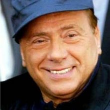 Berretto blu per Silvio Berlusconi