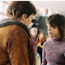 Luna Mijovic e Mirjana Karanovic in una scena di Grbavica