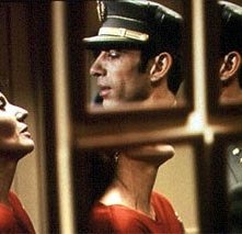 Marisa Paredes e Imanol Arias in una scena de Il fiore del mio segreto