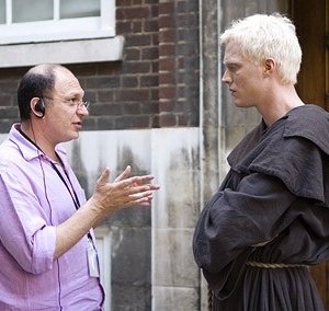 Paul Bettany ed Akiva Goldsman sul set de Il Codice Da Vinci