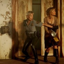 Laurie Holden e Radha Mitchell in una scena di SILENT HILL