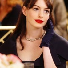 Anne Hathaway nella commedia Il diavolo veste Prada