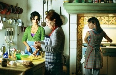 Carmen Maura, Lola Duenas e Penelope Cruz in Volver