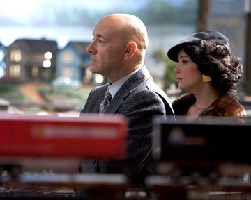 Kevin Spacey con Parker Posey in Superman Returns
