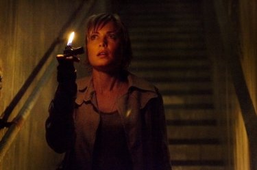 Radha Mitchell cerca di fare luce sugli spaventosi misteri di Silent Hill