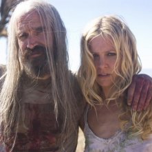 Bill Moseley e Sheri Moon in una scena del film La casa del diavolo