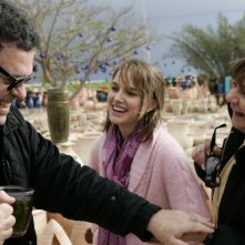 Natalie Portman e Hanna Laslo insieme a Amos Gitai sul set di Free Zone