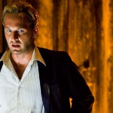 Josh Lucas in una sequenza di Poseidon