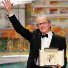 Ken Loach con la Palma d'oro per The Wind That Shakes the Barley