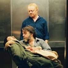 Una scena del film La raison du plus faible