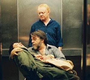 Una scena del film La raison du plus faible