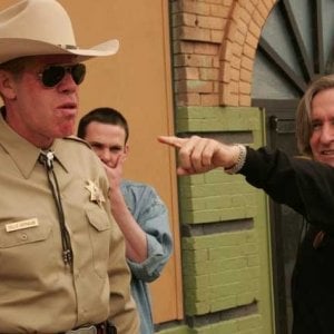 Ron Perlman e Mick Garris sul set di 'Desperation'