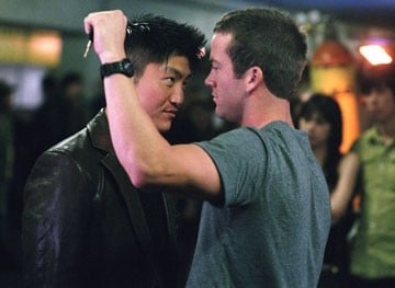 Brian Tee e Lucas Black in una scena del film The Fast and the Furious 3